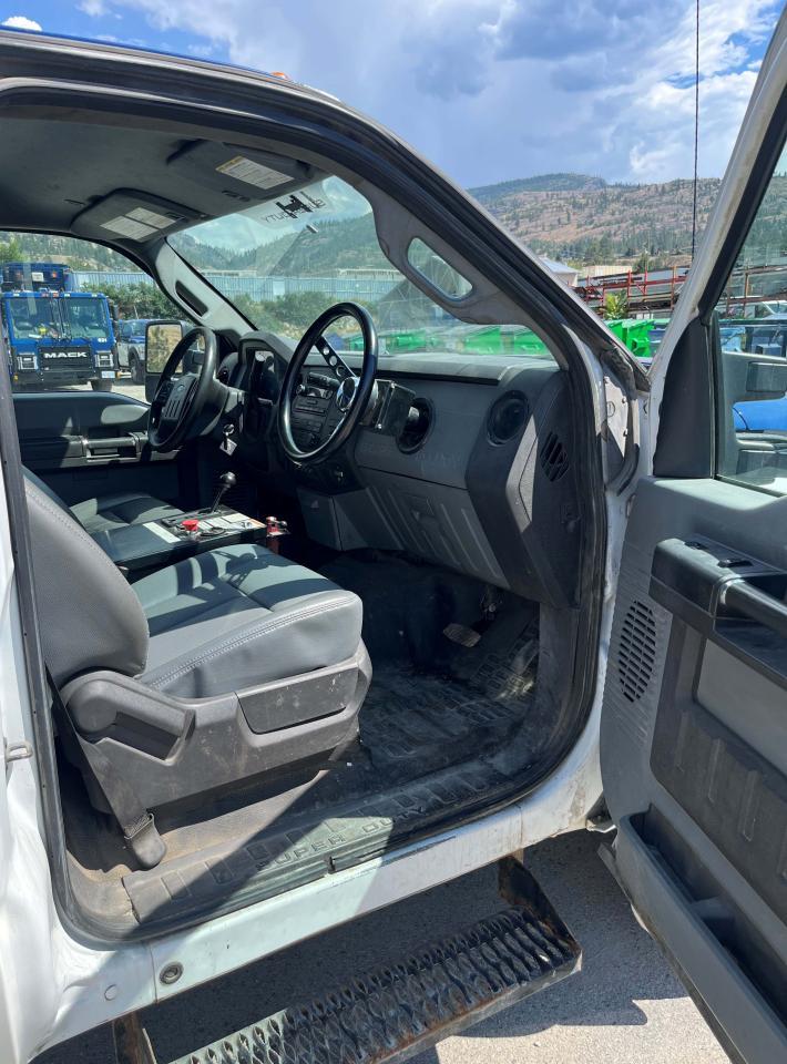 2011 Ford F550 Super Duty - Image 6