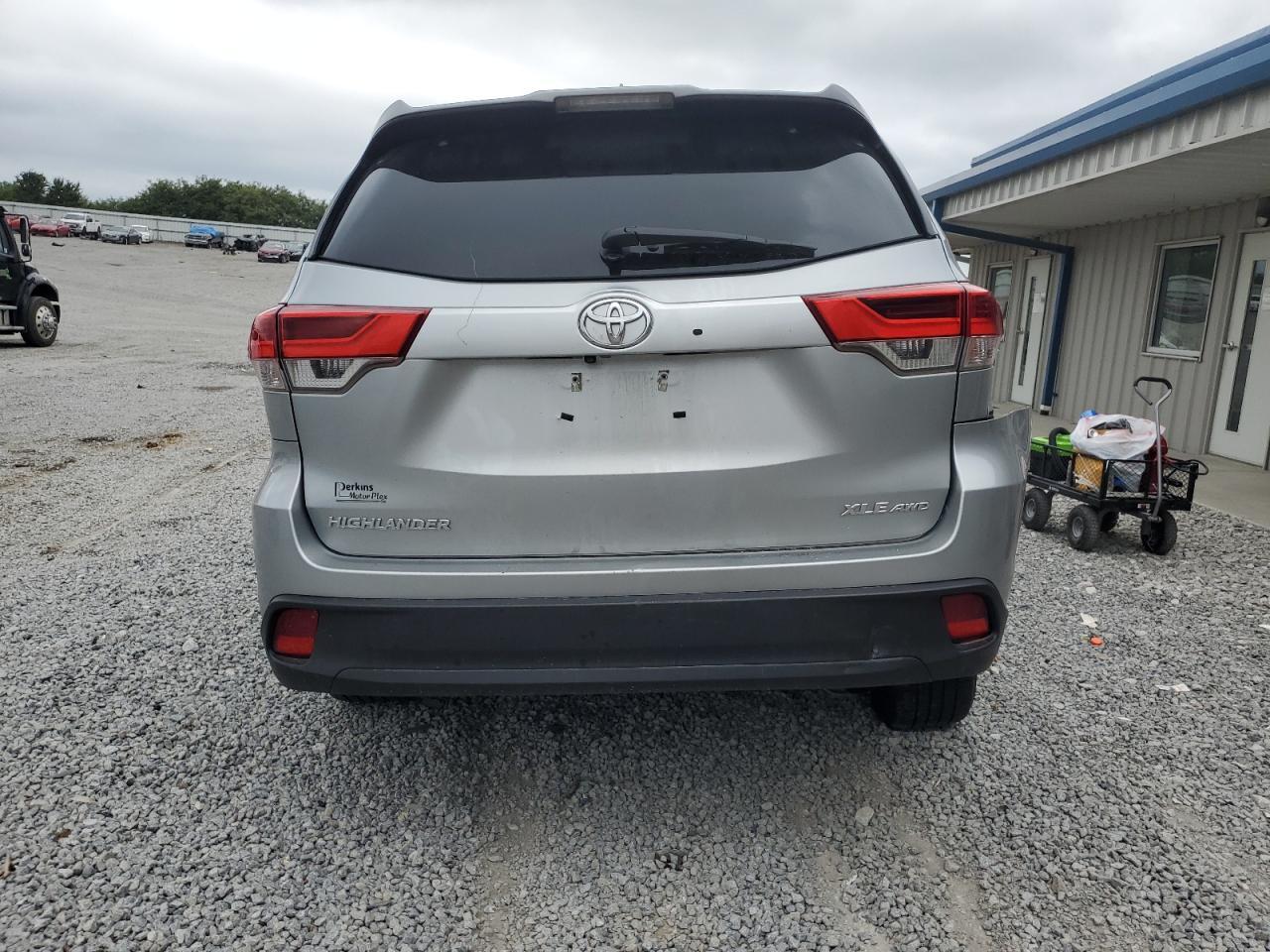 2018 Toyota Highlander Se - Image 6