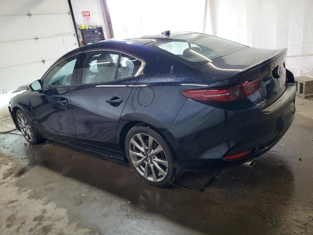 2021 Mazda 3 Premium - Фото 2