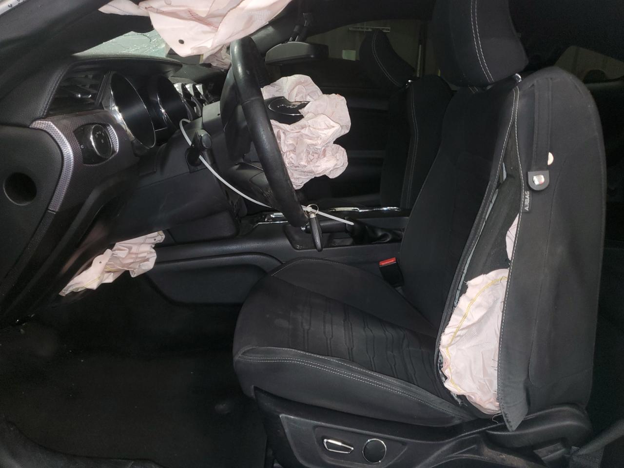 2017 Ford Mustang - Фото 7