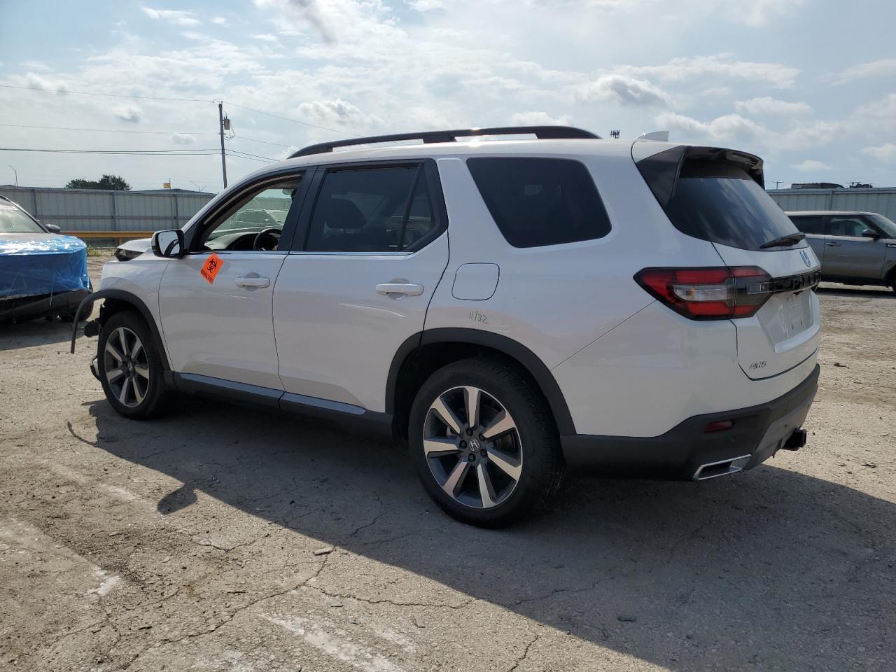 2025 Honda Pilot Touring - Image 2