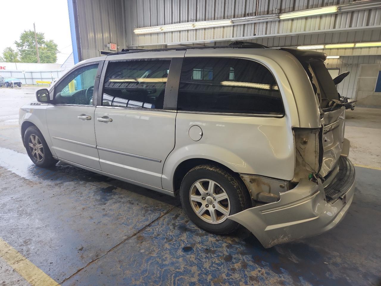 2010 Chrysler Town & Country Touring - Image 2