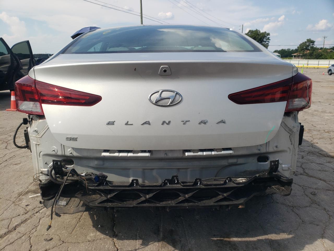 2020 Hyundai Elantra Se - Фото 6