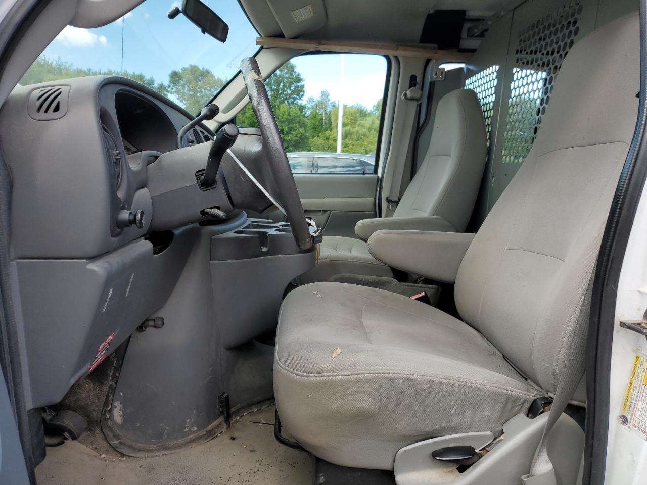2008 Ford Econoline E250 Van - Фото 7