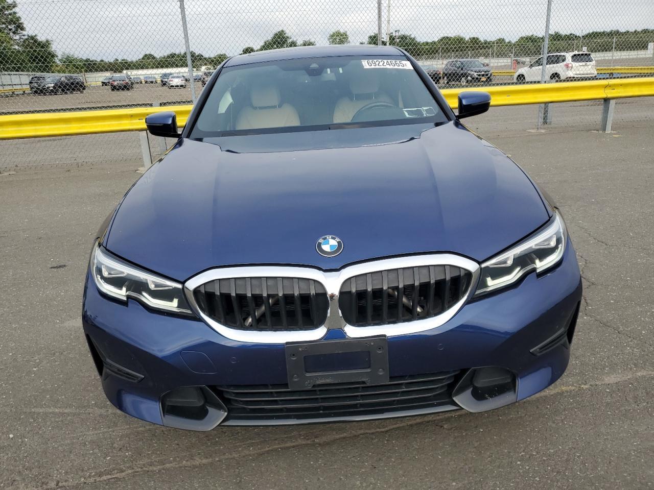 2020 BMW 330Xi - Фото 5