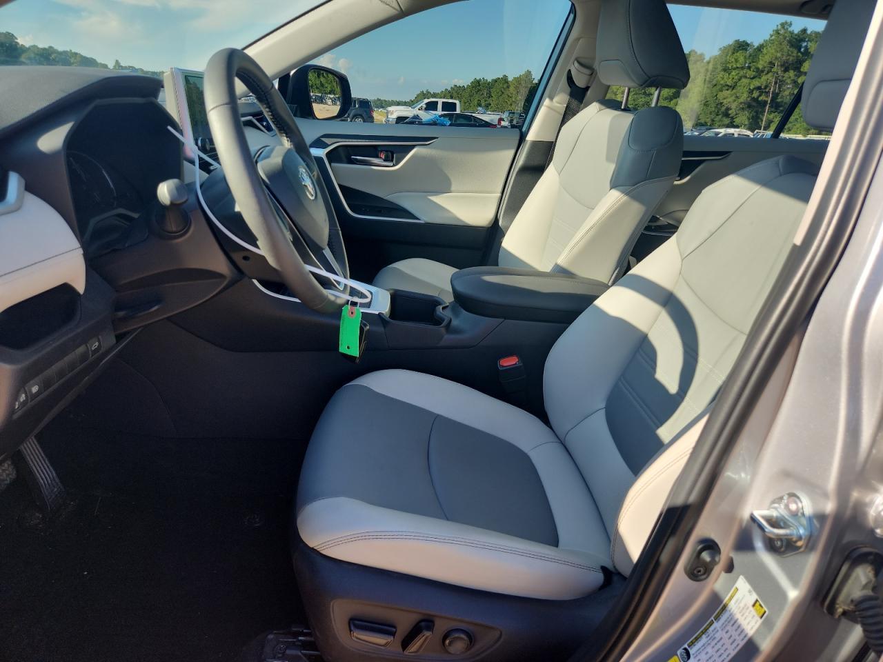 2024 Toyota Rav4 Xle Premium - Image 7