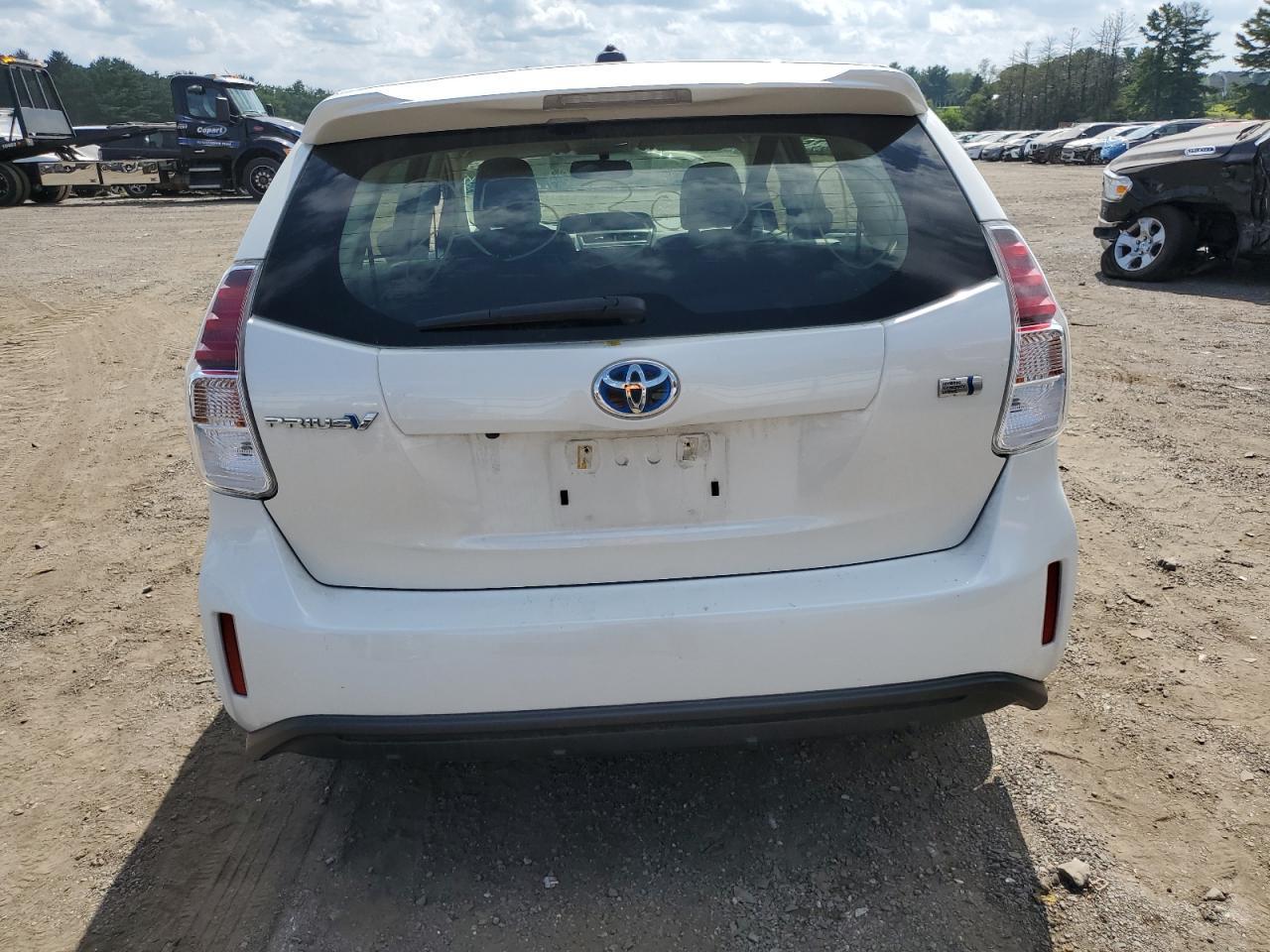 2017 Toyota Prius V - Image 6