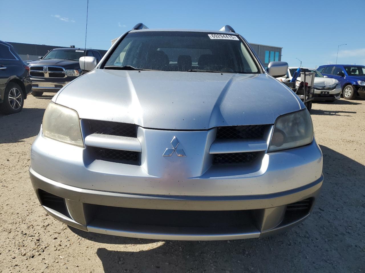 2004 Mitsubishi Outlander Ls - Image 5