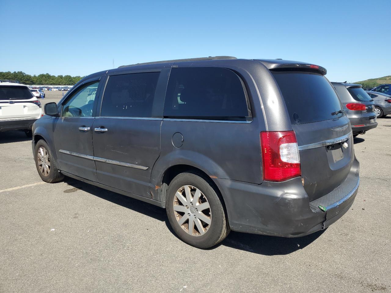2015 Chrysler Town & Country Touring - Фото 2