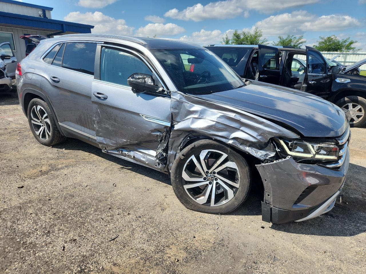 2023 Volkswagen Atlas Cross Sport Sel - Image 4