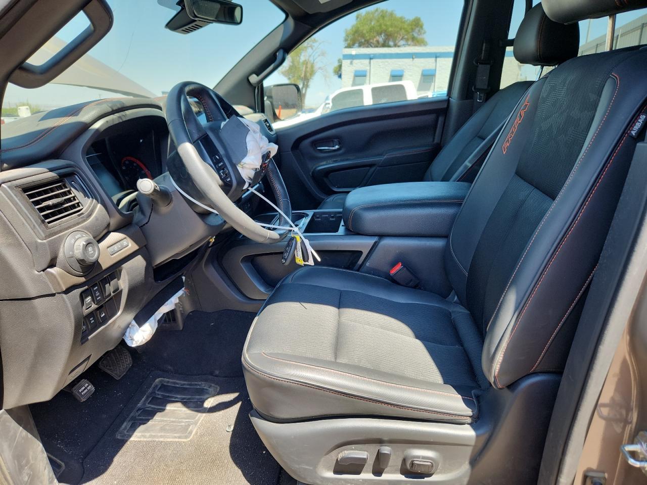 2024 Nissan Titan Pro-4X - Фото 7