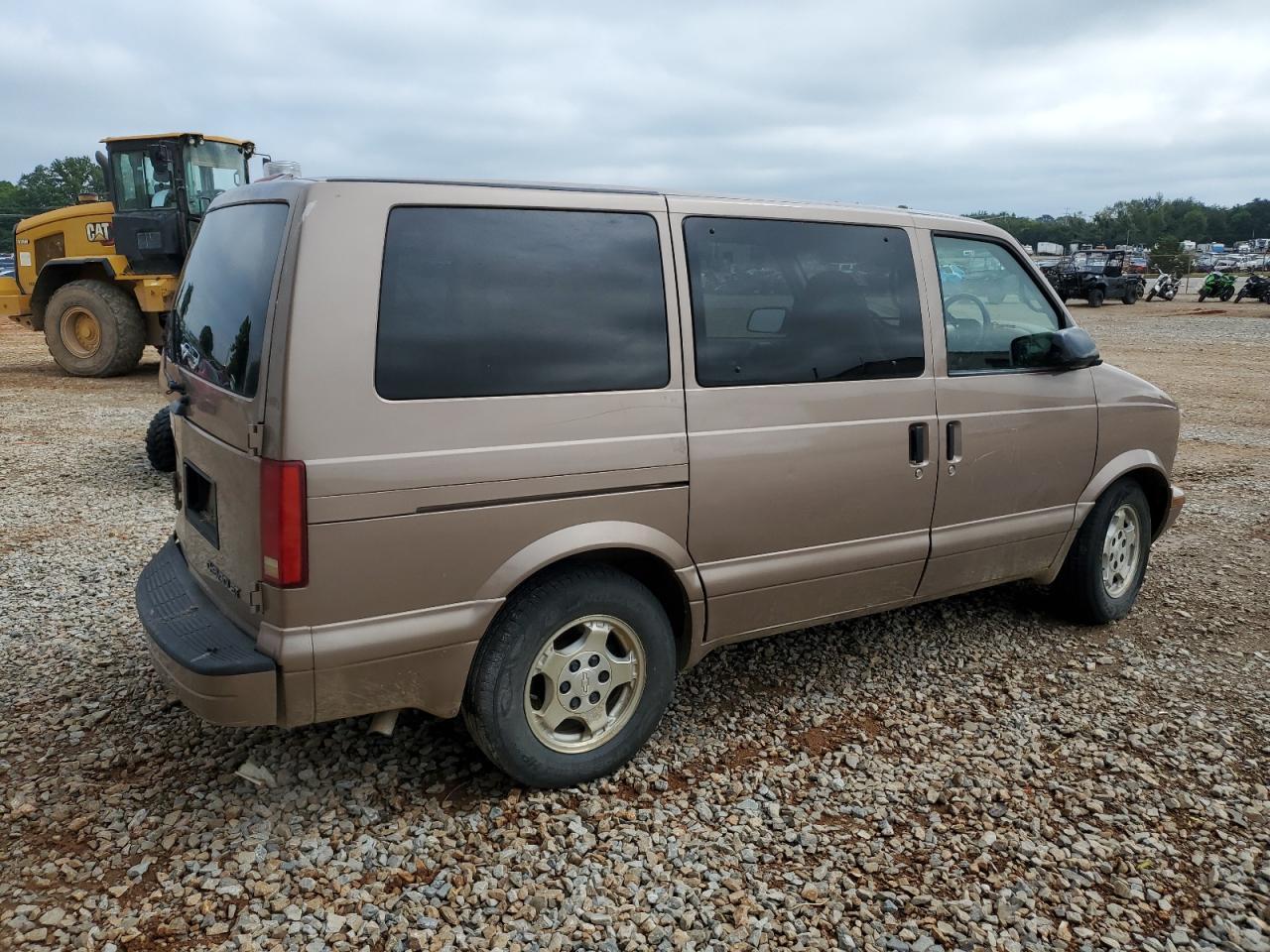 2005 Chevrolet Astro - Image 3