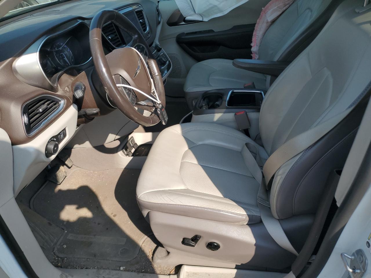 2017 Chrysler Pacifica Touring L Plus - Фото 7