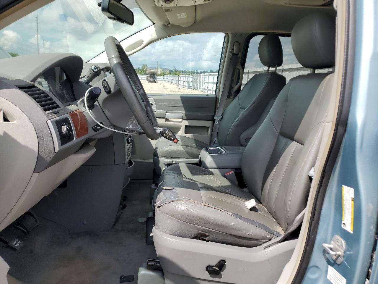 2008 Chrysler Town & Country Touring - Image 7