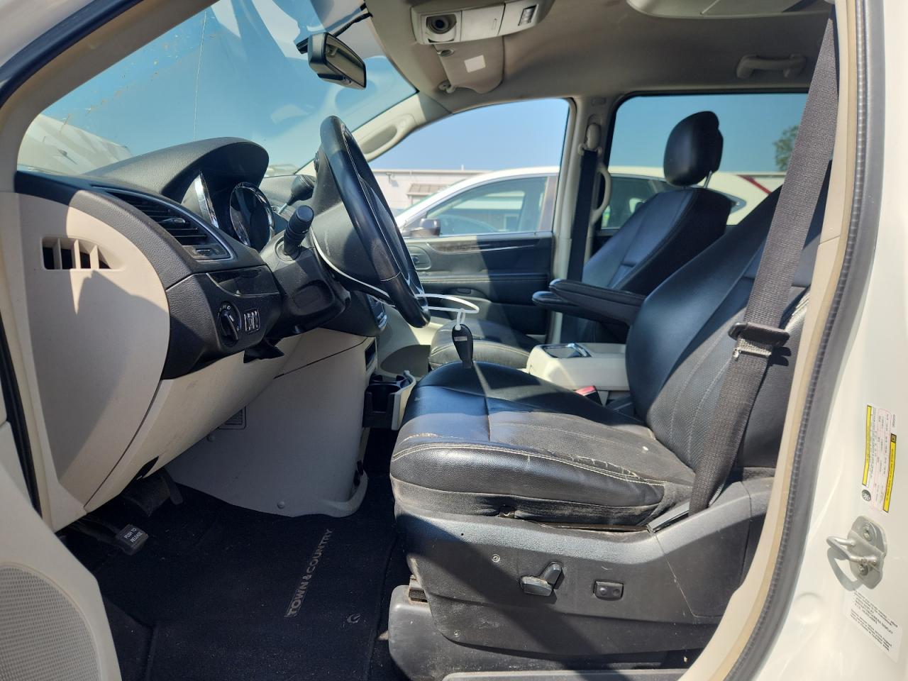 2012 Chrysler Town & Country Touring - Фото 7