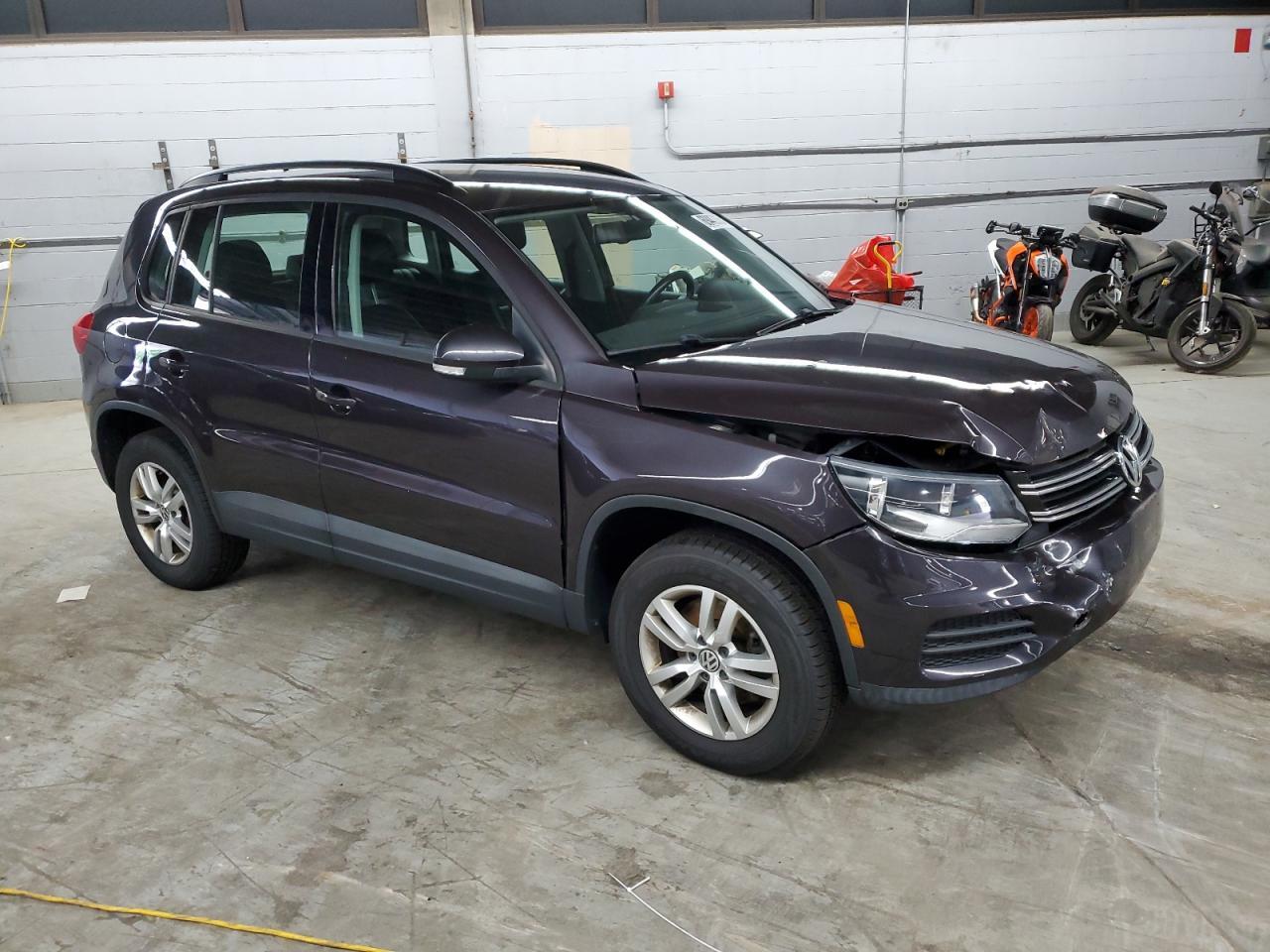 2016 Volkswagen Tiguan S - Фото 4