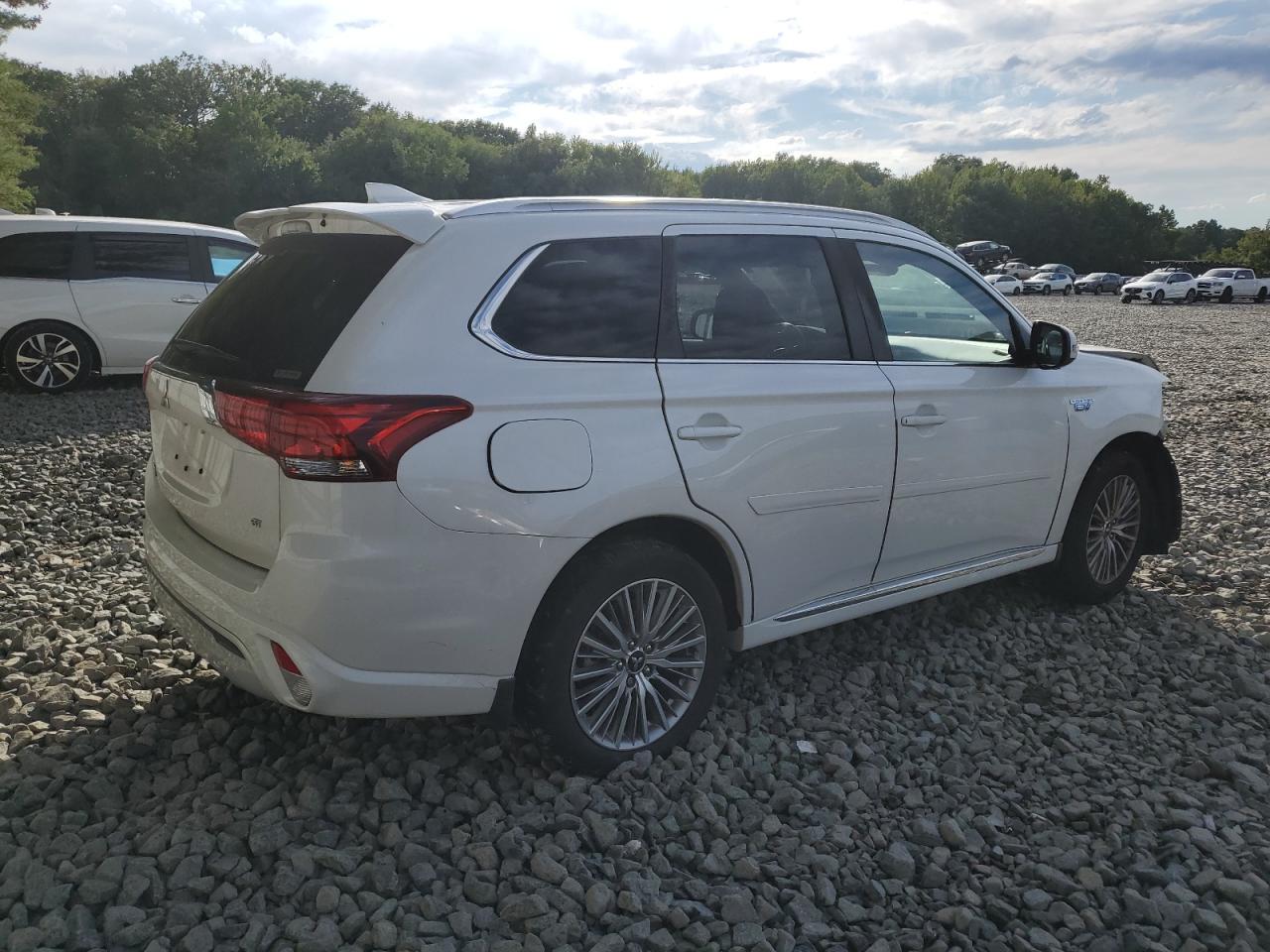 2021 Mitsubishi Outlander Fe - Фото 3