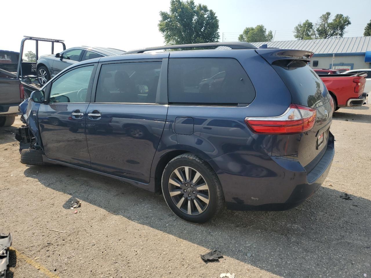 2018 Toyota Sienna Xle - Фото 2