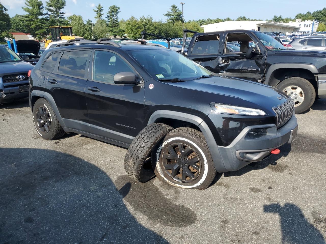 2016 Jeep Cherokee Trailhawk - Image 4