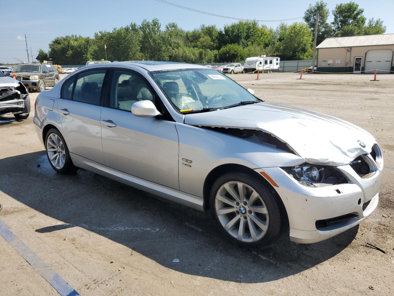 2011 BMW 328 Xi - Image 4