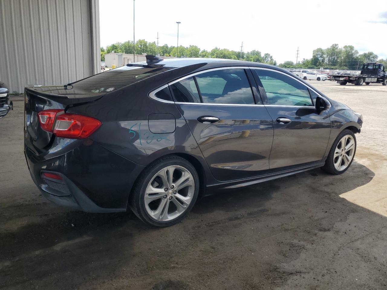 2017 Chevrolet Cruze Premier - Image 3