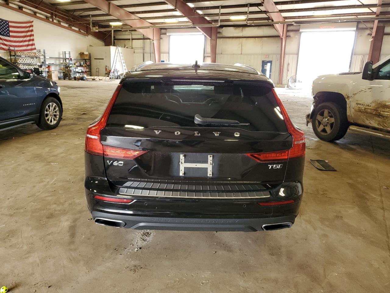 2020 Volvo V60 Cross Country T5 Momentum - Фото 6