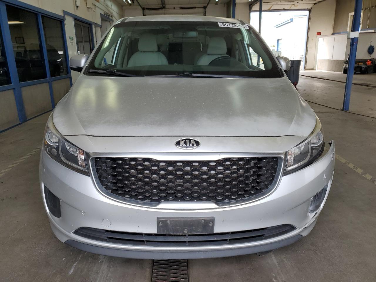 2017 Kia Sedona Lx - Фото 5