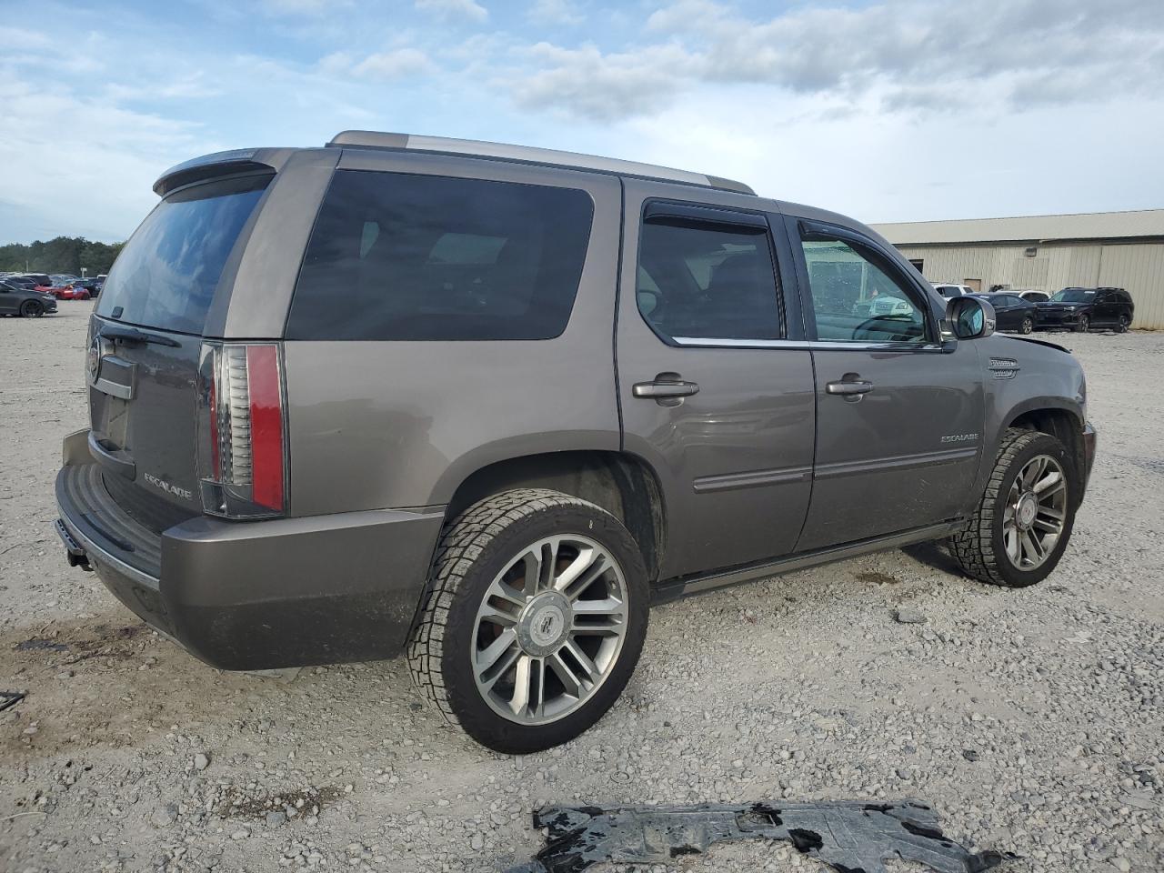 2013 Cadillac Escalade Premium - Image 3