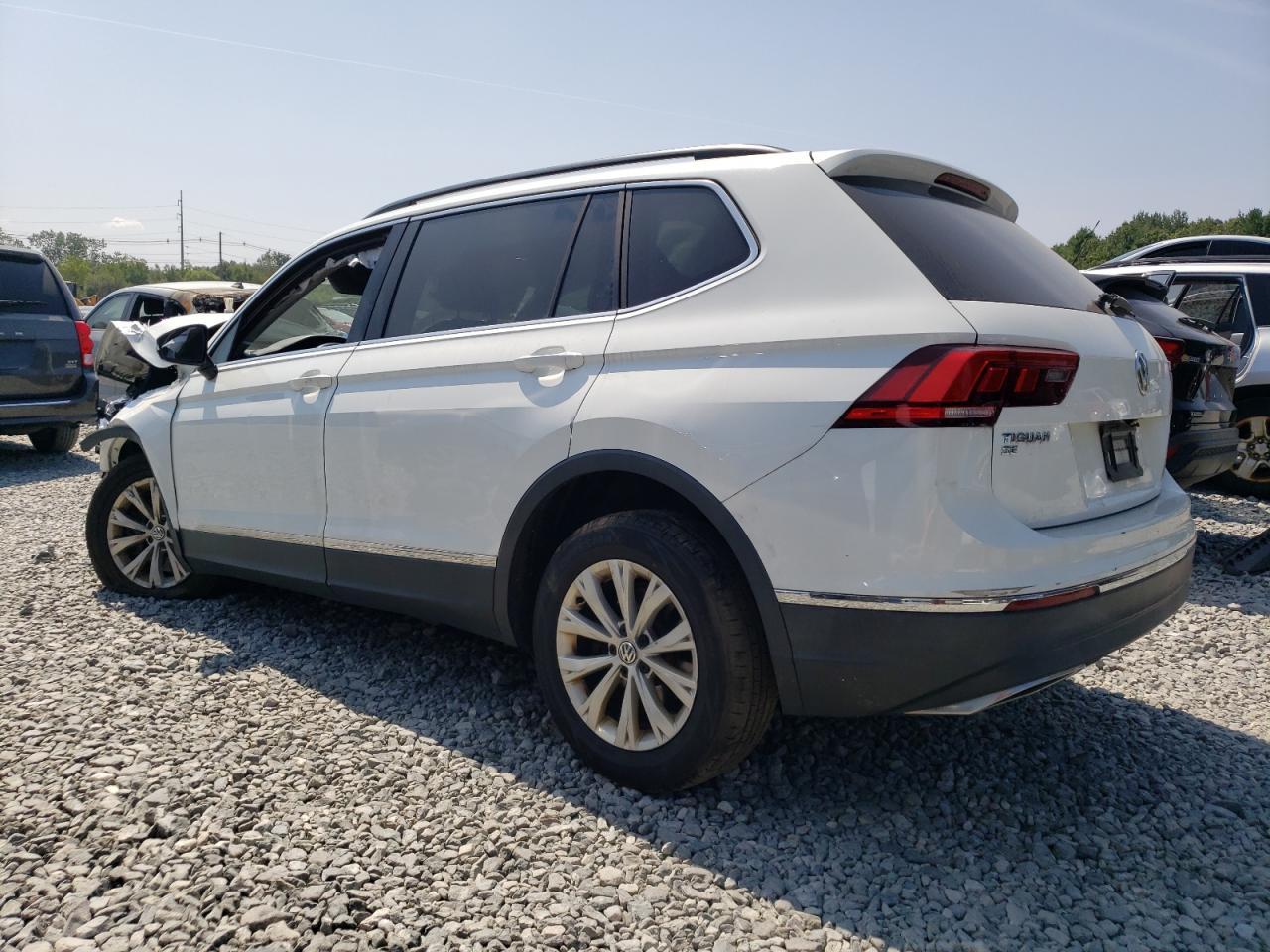 2018 Volkswagen Tiguan Se - Фото 2