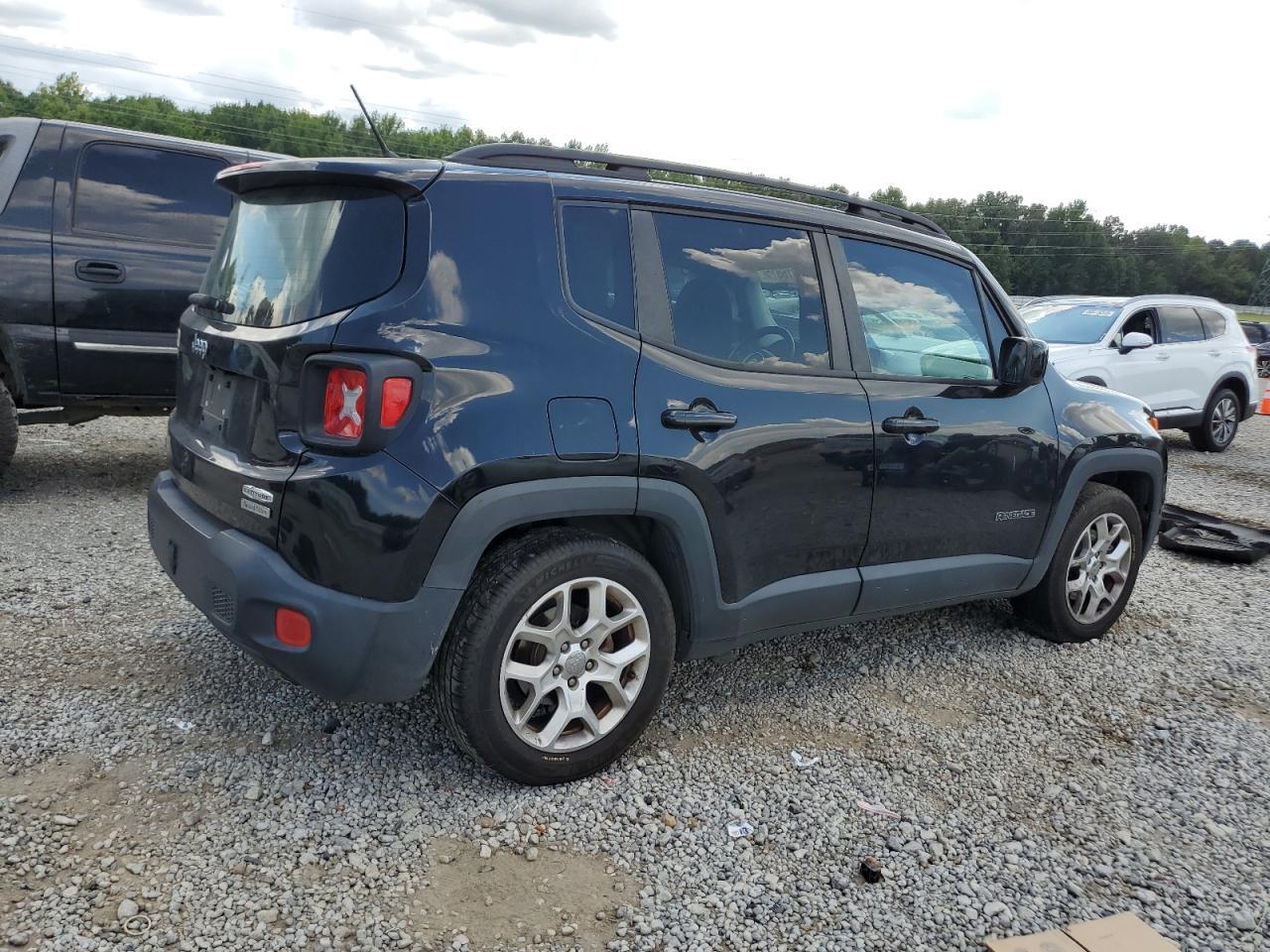 2017 Jeep Renegade Latitude - Image 3