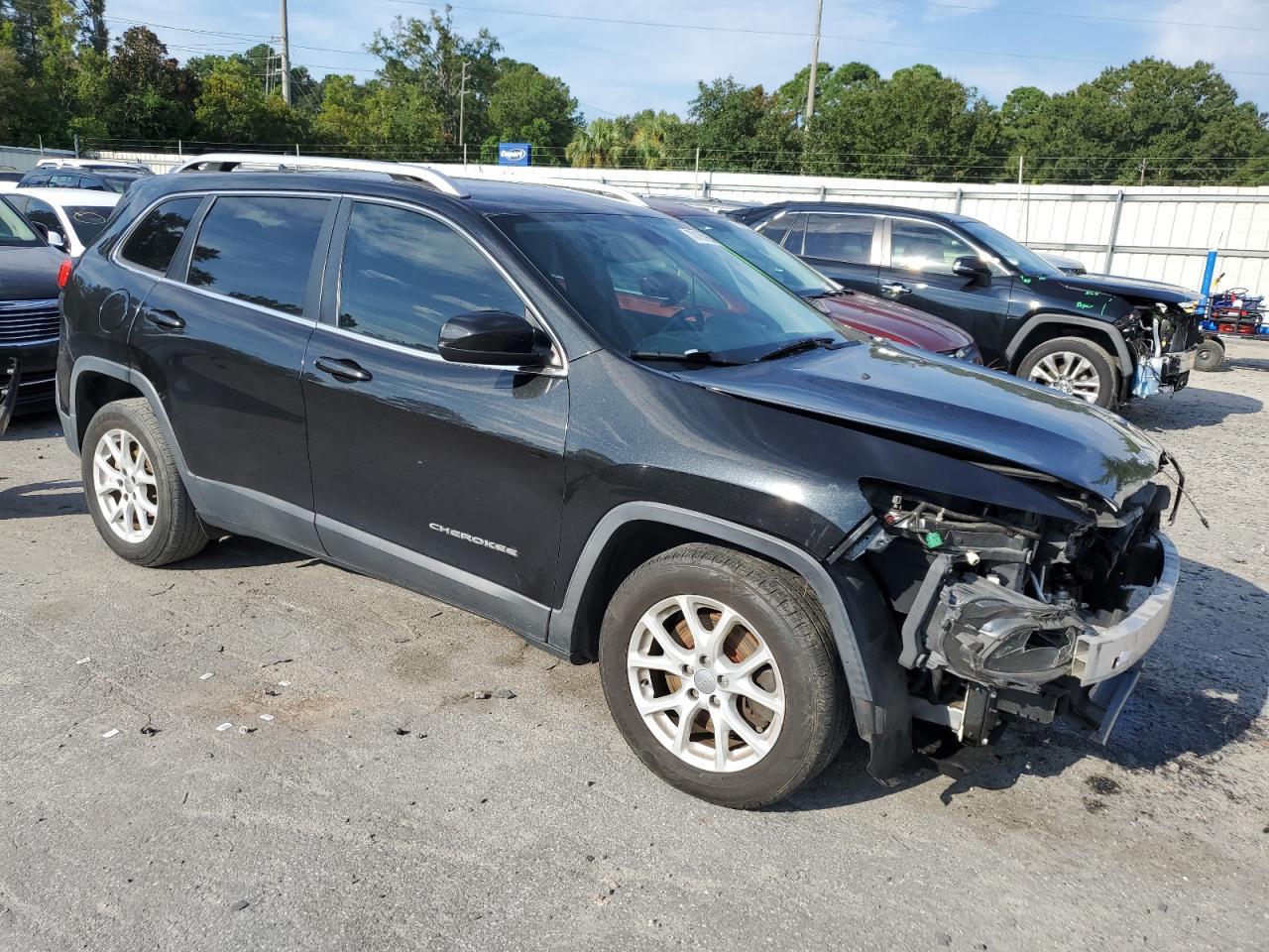2016 Jeep Cherokee Latitude - Image 4