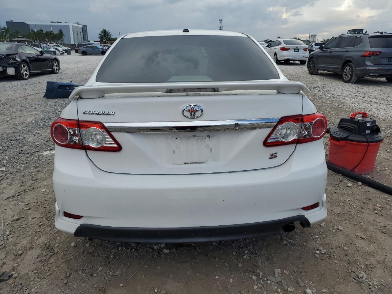 2013 Toyota Corolla Base - Фото 6