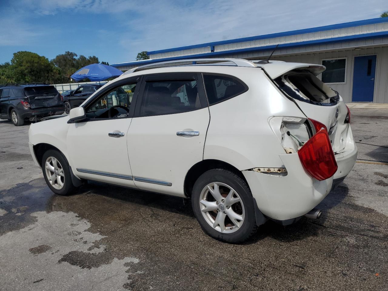 2011 Nissan Rogue S - Image 2