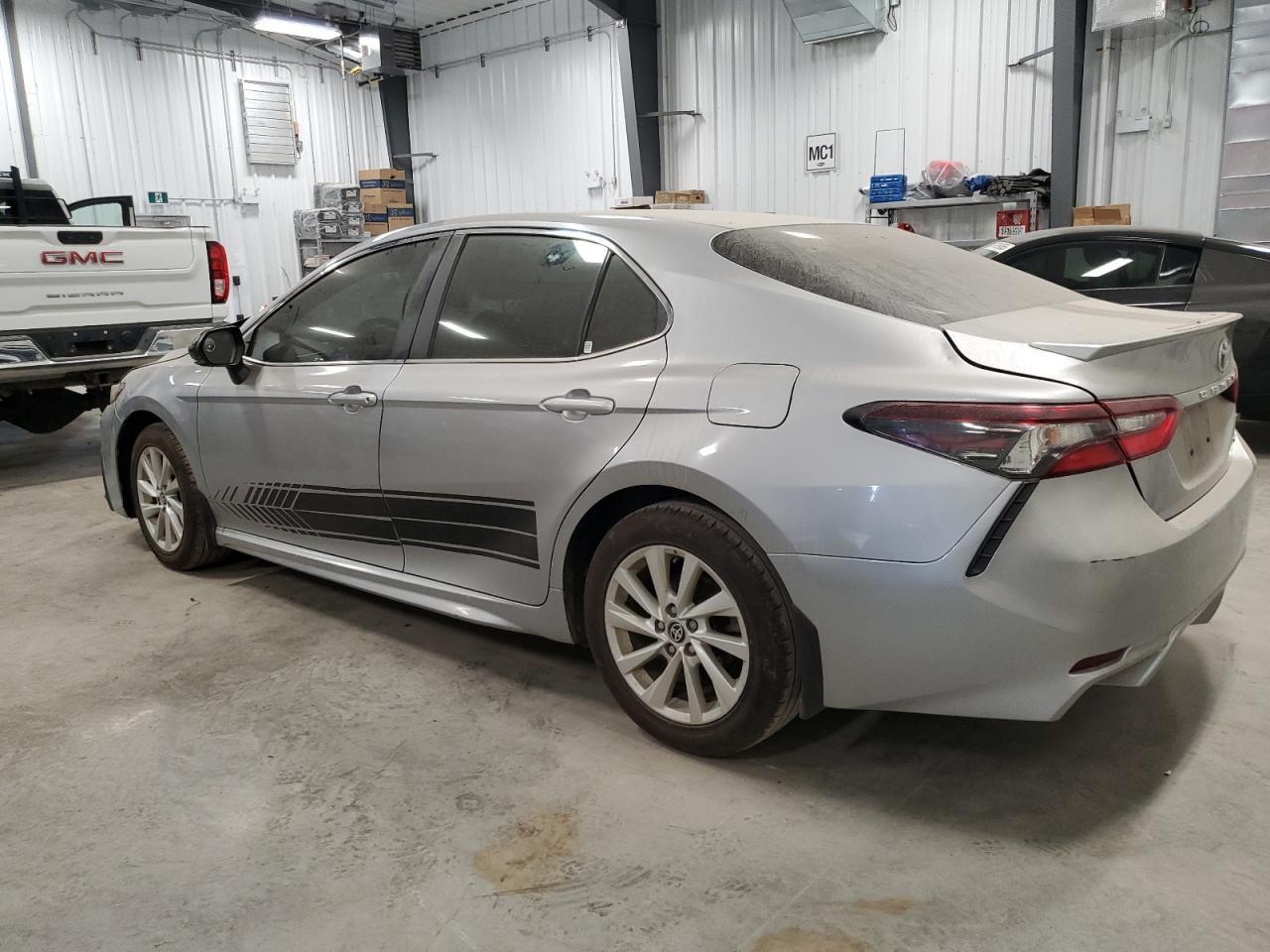 2021 Toyota Camry Se - Фото 2