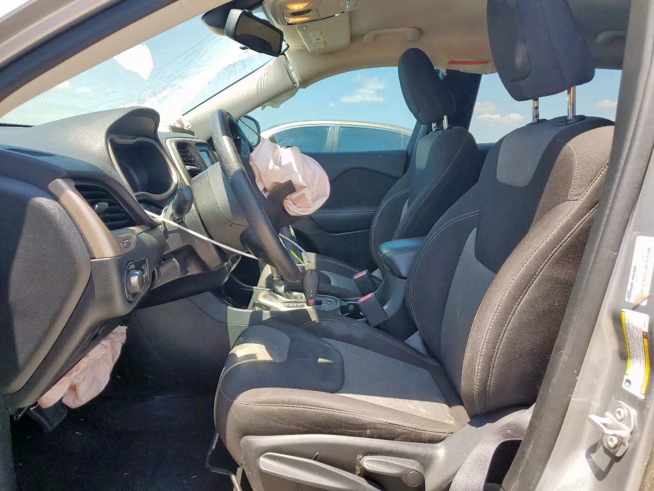 2016 Jeep Cherokee Sport - Фото 7