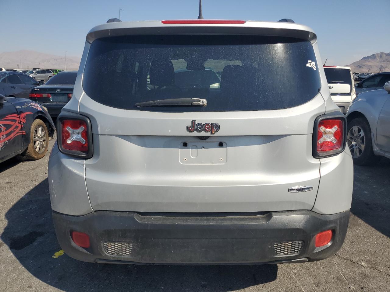 2015 Jeep Renegade Latitude - Image 6