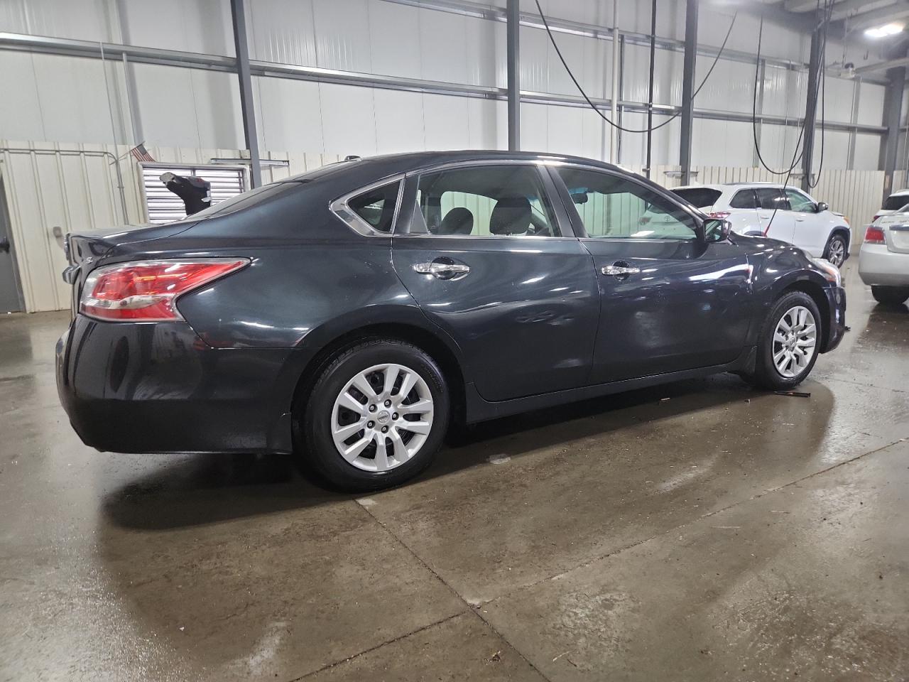 2015 Nissan Altima 2.5 - Image 3