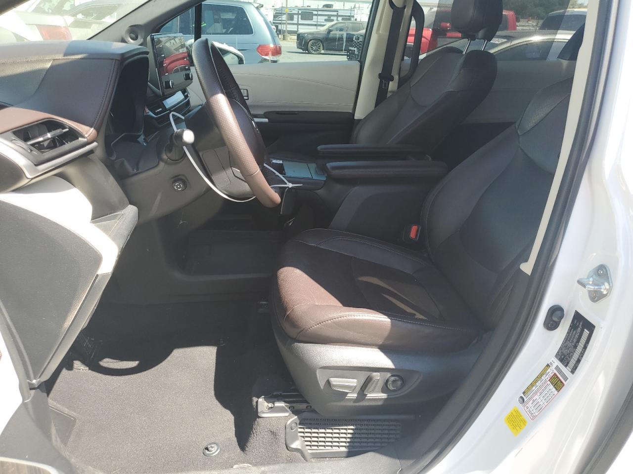 2022 Toyota Sienna Limited - Фото 7