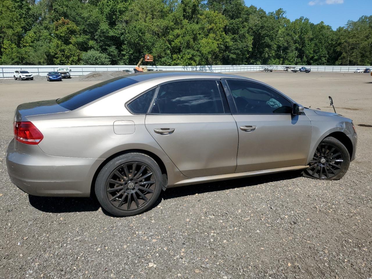 2015 Volkswagen Passat S - Фото 3
