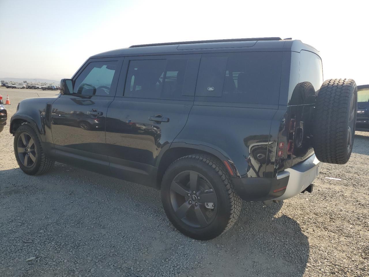 2024 Land Rover Defender 110 S - Фото 2