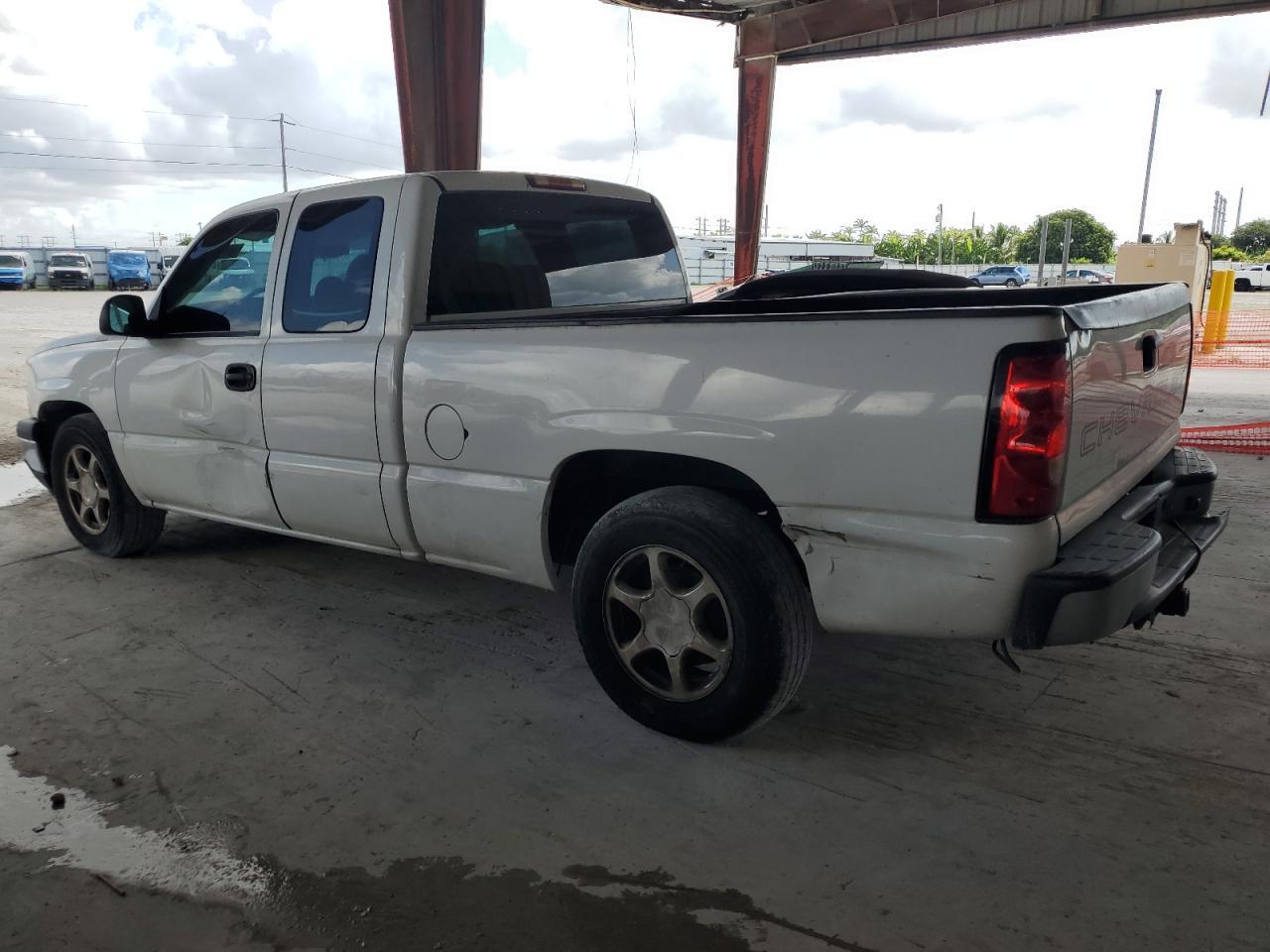 2006 Chevrolet Silverado C1500 - Image 2