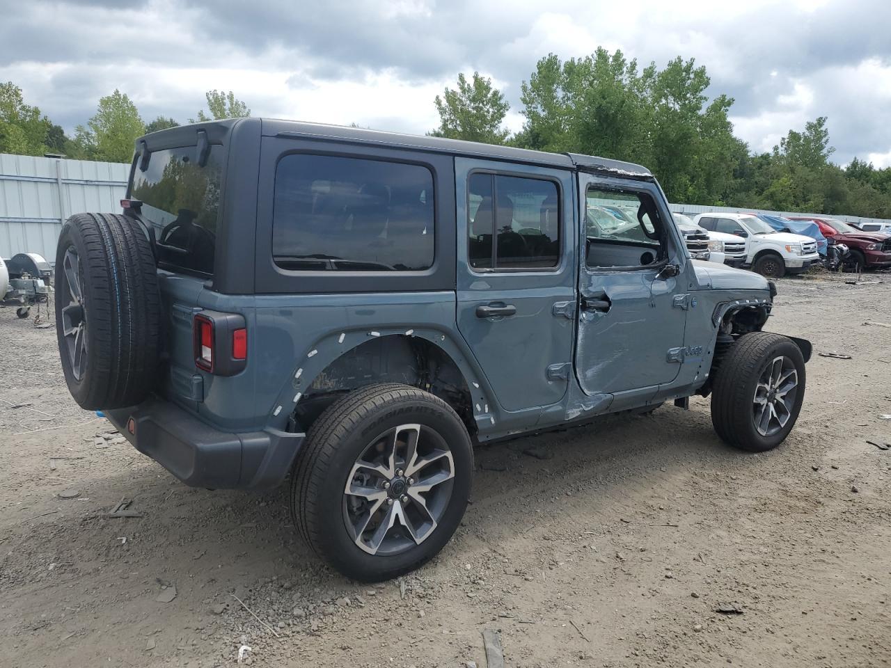 2024 Jeep Wrangler 4Xe - Image 3