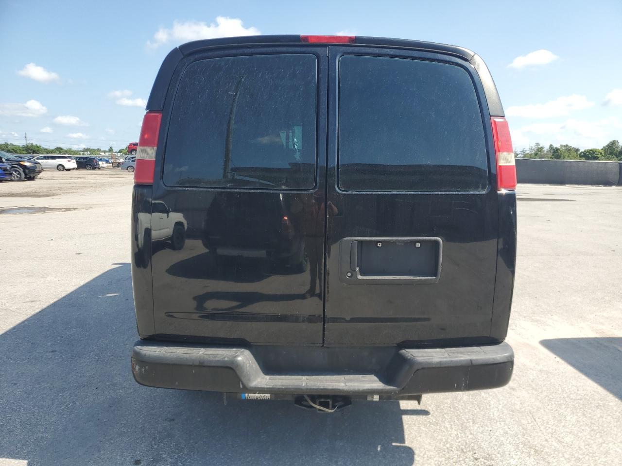 2015 Chevrolet Express G2500 - Image 6