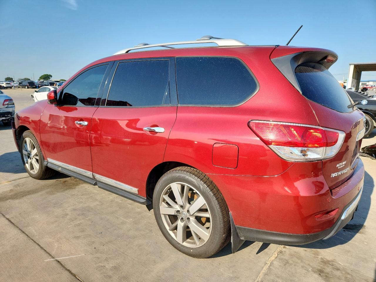 2015 Nissan Pathfinder S - Фото 2