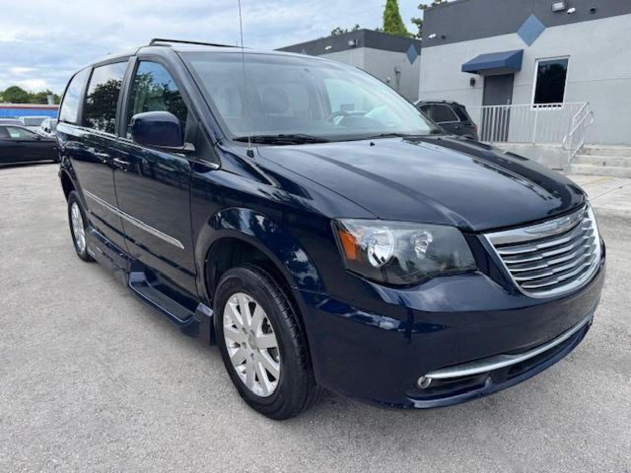 2014 Chrysler Town & Country Touring - Фото 4