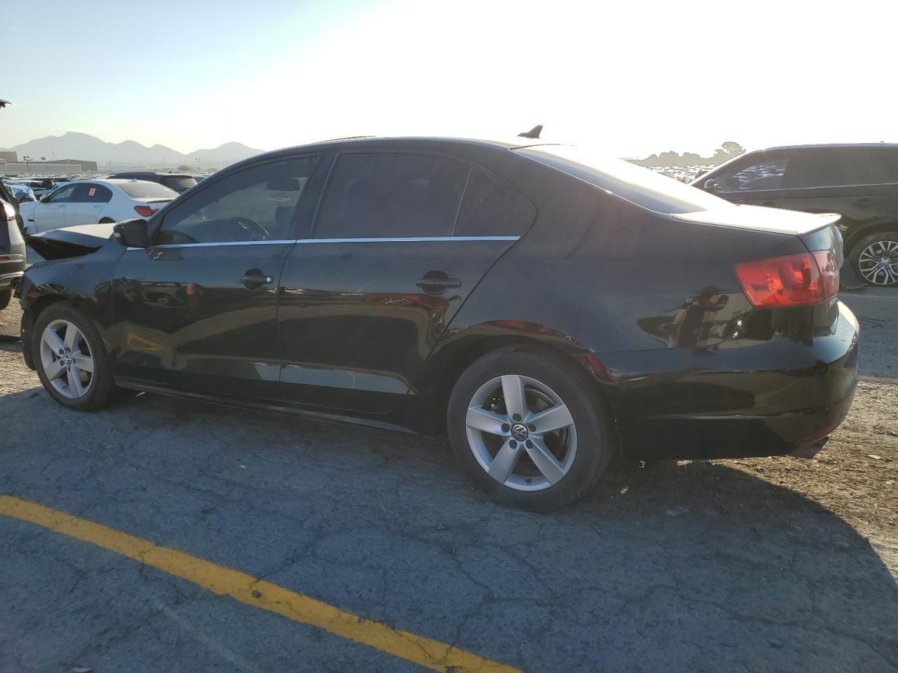 2014 Volkswagen Jetta Tdi - Image 2