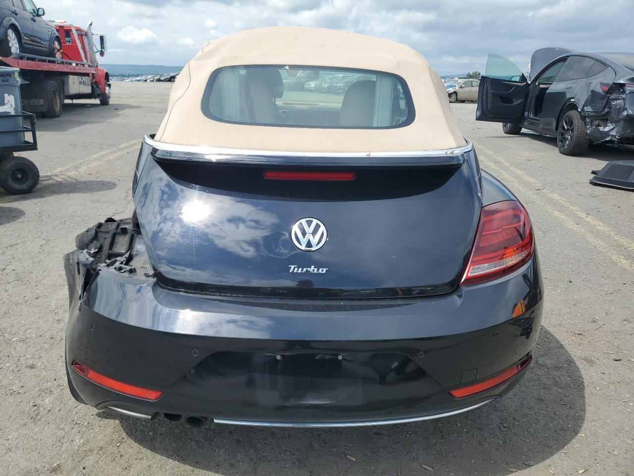 2017 Volkswagen Beetle S/Se - Image 6