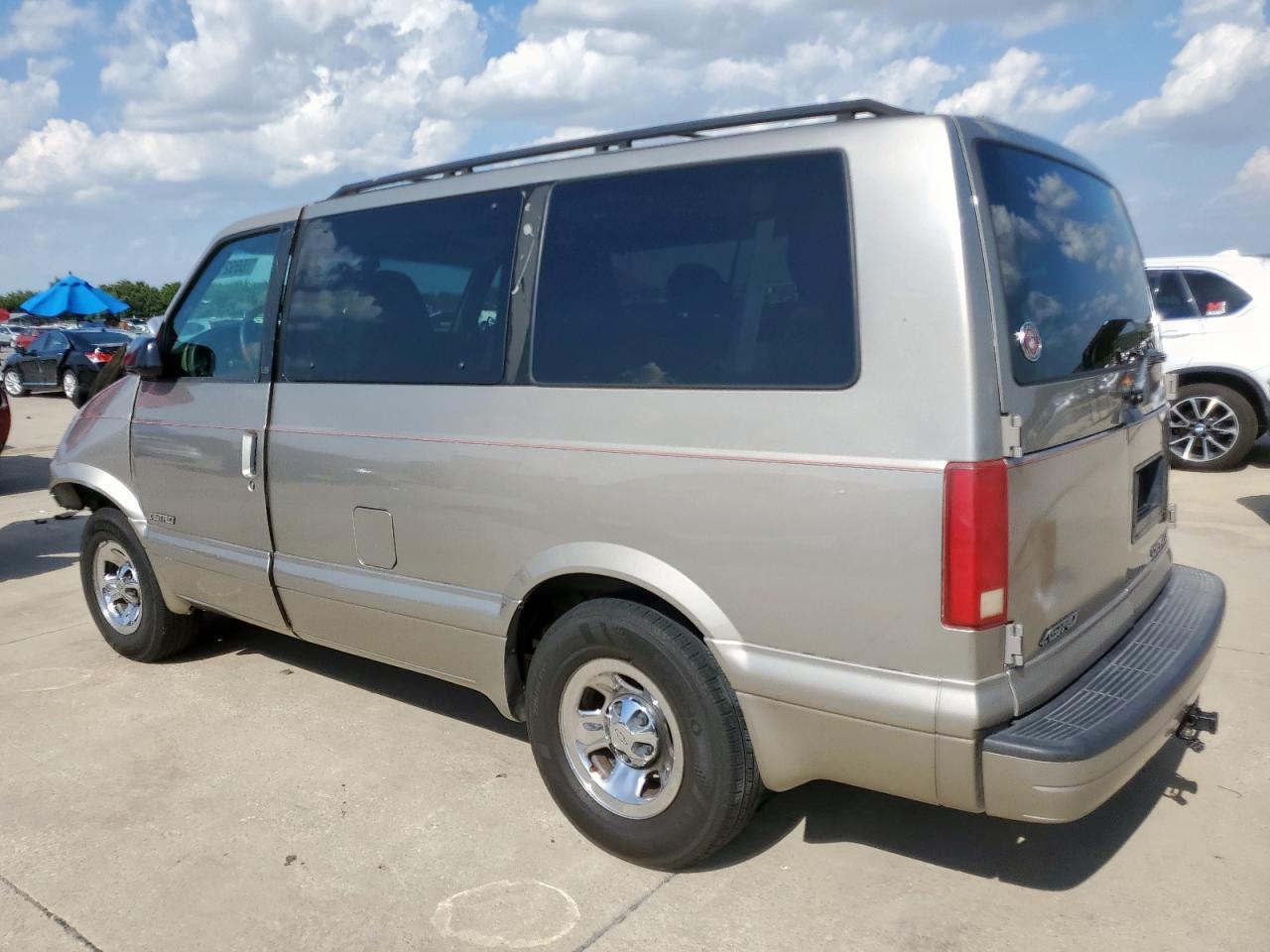 2001 Chevrolet Astro - Фото 2