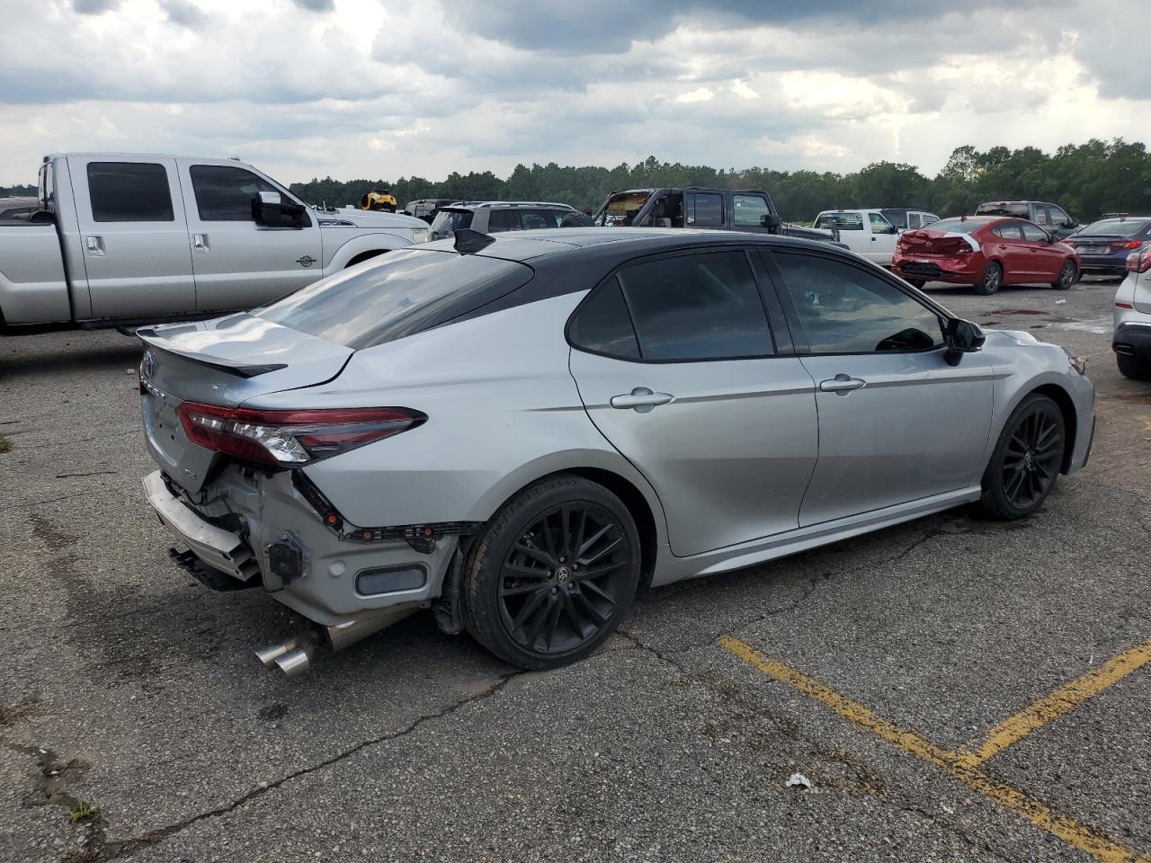 2021 Toyota Camry Xse - Фото 3
