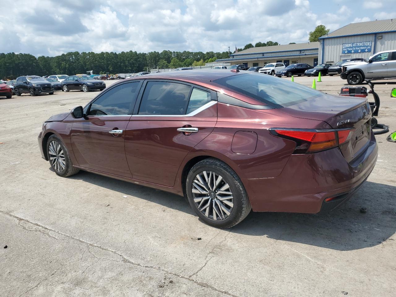 2023 Nissan Altima Sv - Image 2